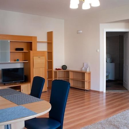 Titan Apartman Gyula Eksteriør billede
