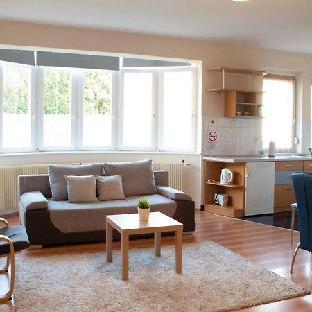 Titan Apartman Gyula Eksteriør billede