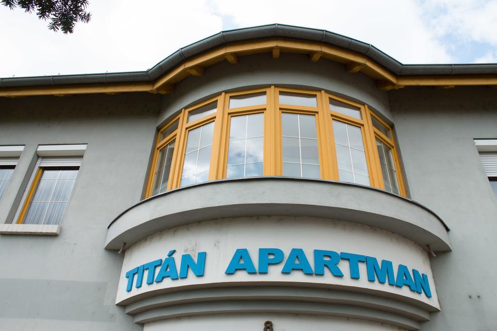 Titan Apartman Gyula Eksteriør billede