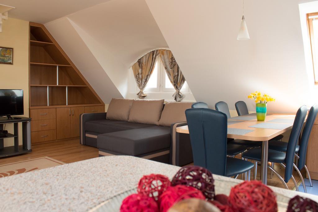Titan Apartman Gyula Eksteriør billede